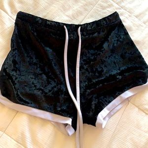 velvet comfy slim tie shorts